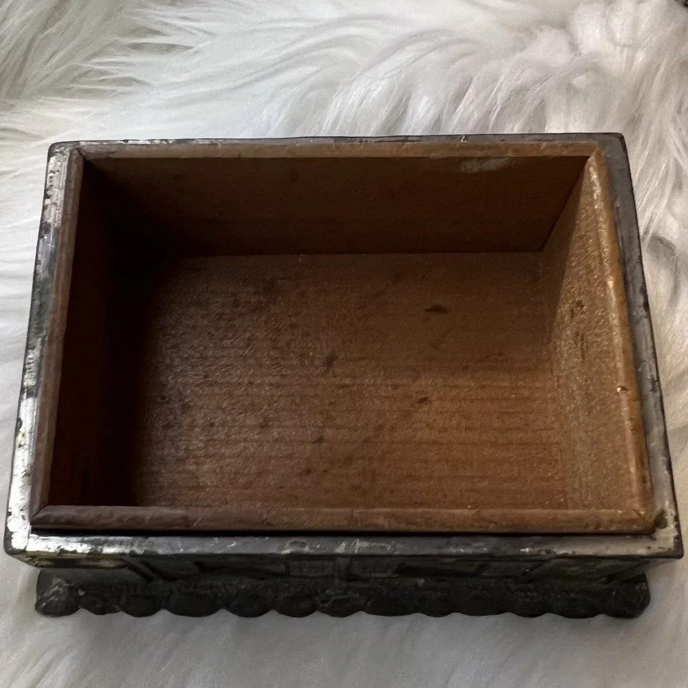 Antique Japanese Metal Trinket Box Thatched Roof Cottage Minka Made in Japan 579